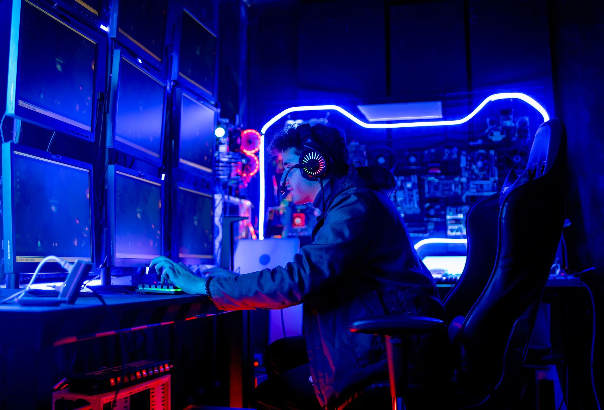 Gamer streaming at a multi-monitor setup